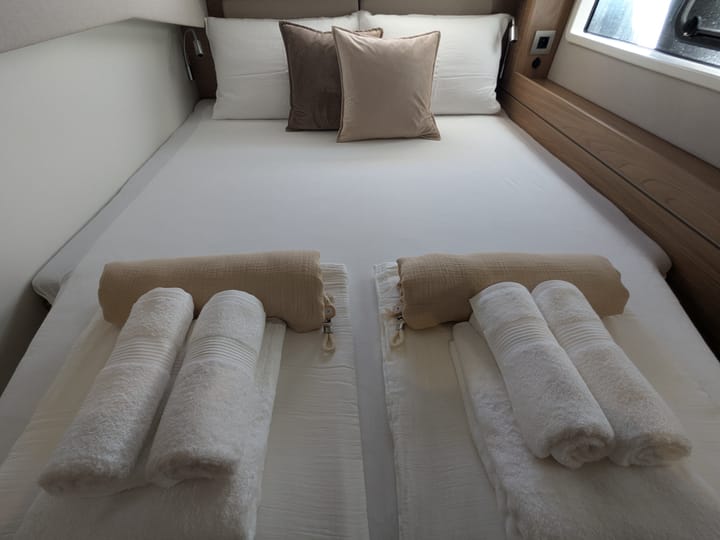 Lavrion 12.85 m Für Charter Katamaran — #24720 - 23