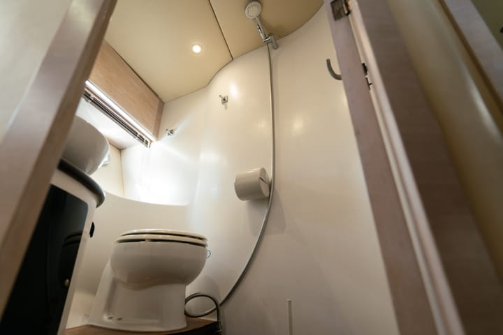 Hecho a medida Yate a motor (2005) para Charter - Salerno | #24996  - 19