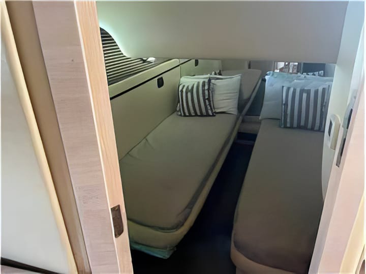 Fait sur mesure  Yacht à moteur (2005) pour Charter - Salerne | # 24996 - 8