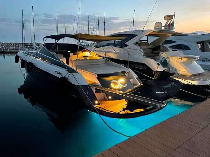 Fait sur mesure  Yacht à moteur (2005) pour Charter - Salerne | # 24996 - 9