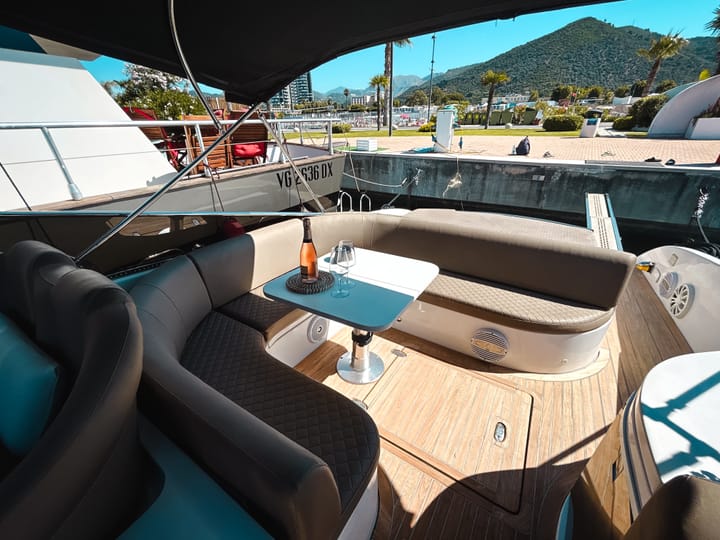 Hecho a medida Yate a motor (2005) para Charter - Salerno | #24996  - 17