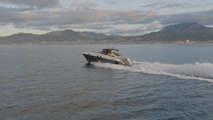 Hecho a medida Yate a motor (2005) para Charter - Salerno | #24996  - 8