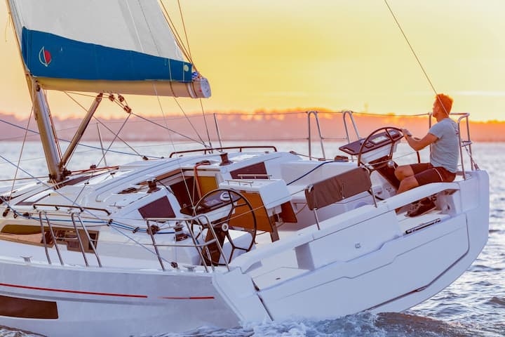Jachthaven 10.77 m Voor Charter Zeilboot - #25194 - 7