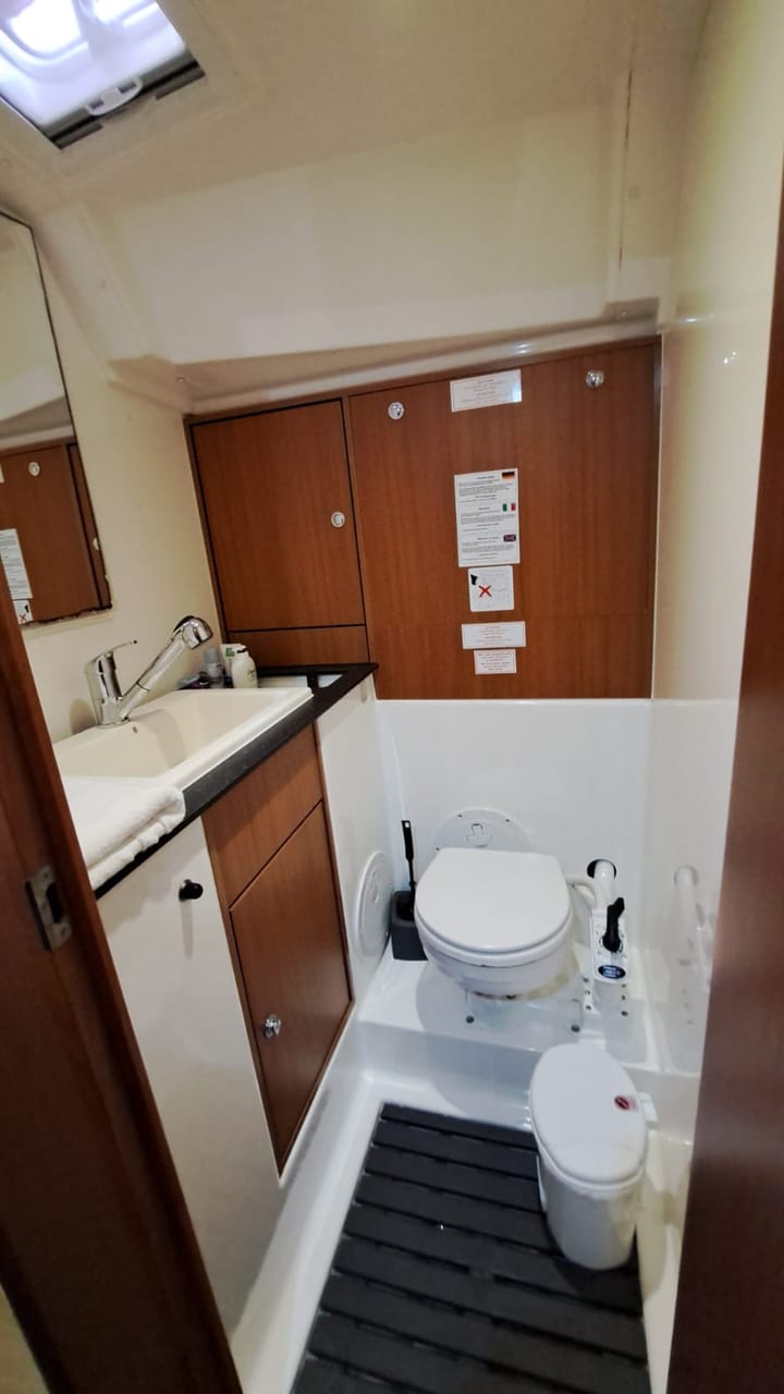 Sailboat Bavaria  40 Cruiser (2012) for Charter - Volos | #25207 - 7