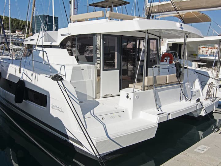 Gesplitst 12.31 m Voor Charter Catamaran - #25259 - 1