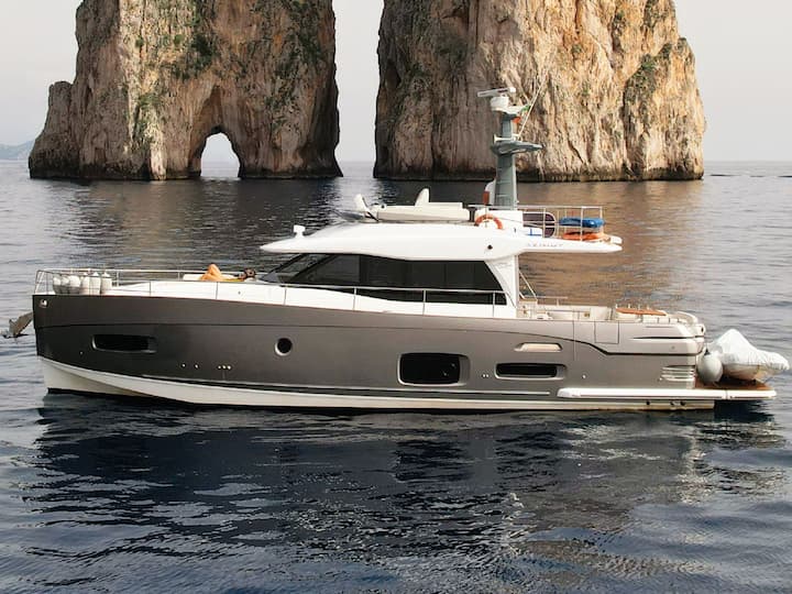 Naples 16.9 m For Charter Yacht à moteur - #25319 - 1