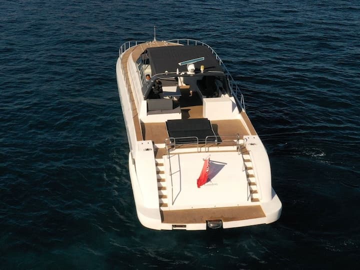 Hecho a medida  Yate a motor (2002) para Charter - Siracusa  | # 25368 - 3