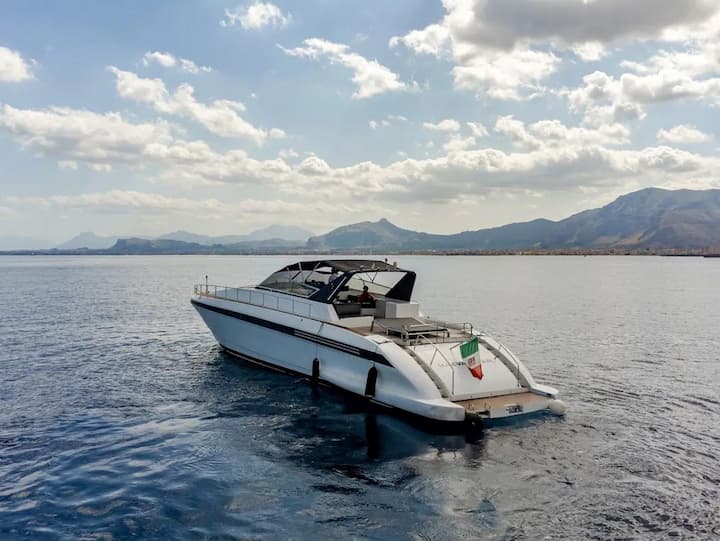 Hecho a medida  Yate a motor (2002) para Charter - Siracusa  | # 25368 - 13