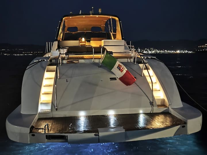 Hecho a medida  Yate a motor (2002) para Charter - Siracusa  | # 25368 - 11