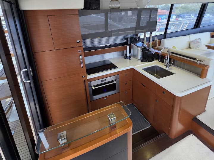 Motor Yacht Prestige 550 Fly (2013) for Charter - Primošten | #25400 - 3