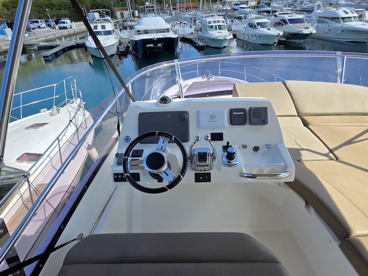 Motor Yacht Prestige 550 Fly (2013) for Charter - Primošten | #25400 - 15