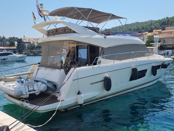 Motor Yacht Prestige 550 Fly (2013) for Charter - Primošten | #25400 - 28