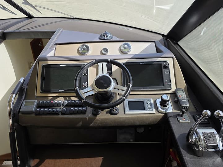 Motor Yacht Prestige 550 Fly (2013) for Charter - Primošten | #25400 - 23
