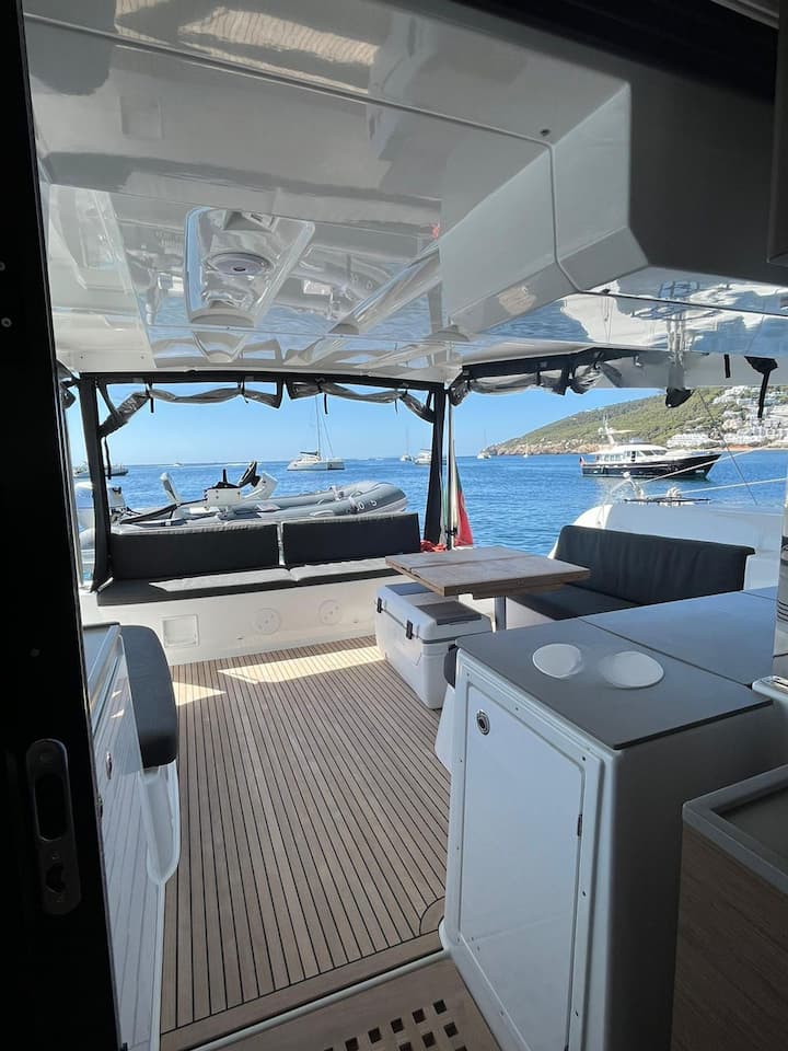 Sant Antoni de Portmany 13.99 m For Charter Catamaran - #25401 - 14