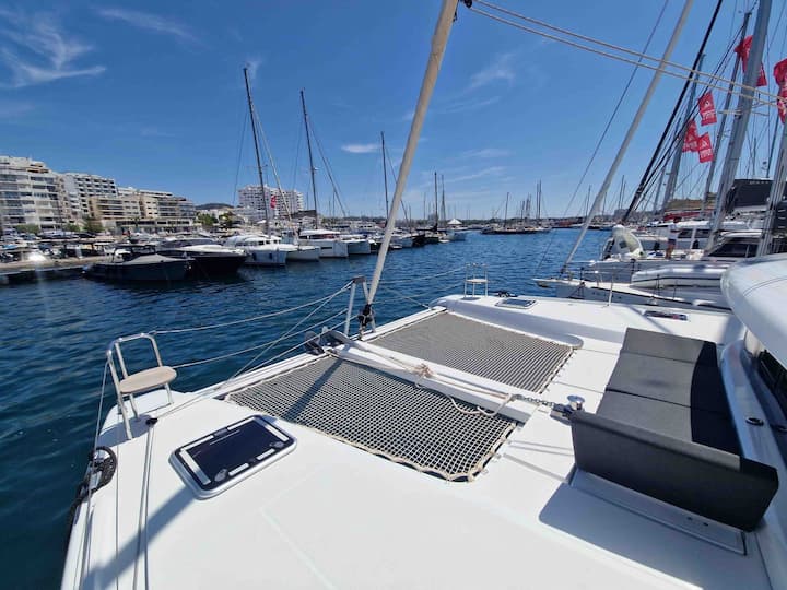 Catamaran Lagoon  42 (2024) for Charter - Martinique | #25433 - 3