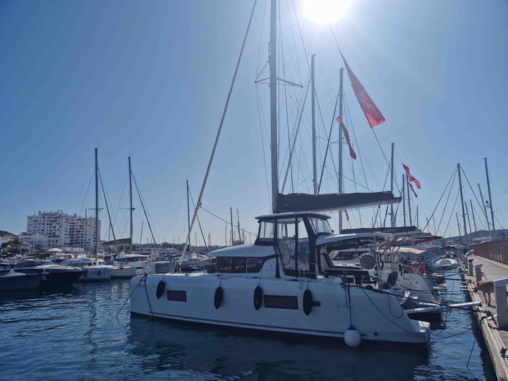 Catamaran Lagoon  42 (2024) for Charter - Martinique | #25433 - 1