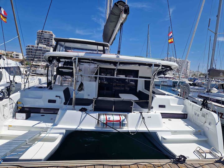 Catamaran Lagoon  42 (2024) for Charter - Martinique | #25433 - 7