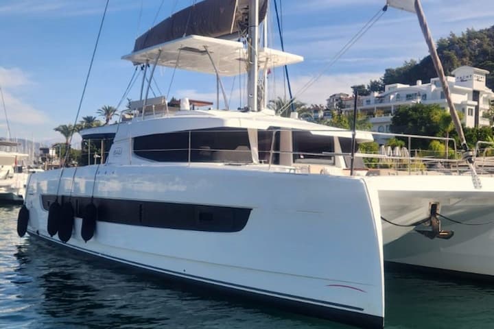 Bali, 4.6 (2021) - #25841