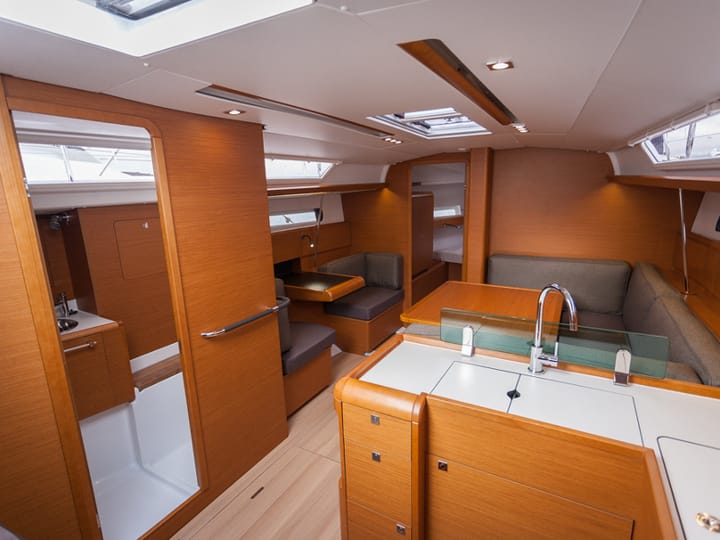  Barca a vela Jeanneau Sun Odyssey 419 (2018) per Noleggio, overcloccabile Bormes-les-Mimosas | #2610 - 2