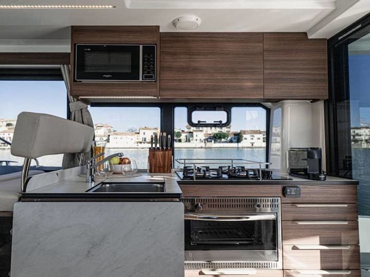 Fait sur mesure Bateau à moteur (2025) for Charter - Saint-Gilles | #26488 - 10