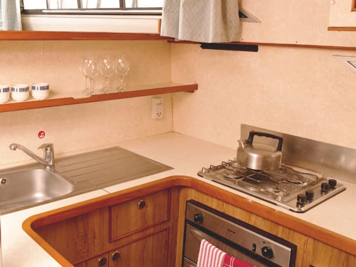 Fatto su misura Motoscafo (2002) for Charter - Douelle | #26747 - 5