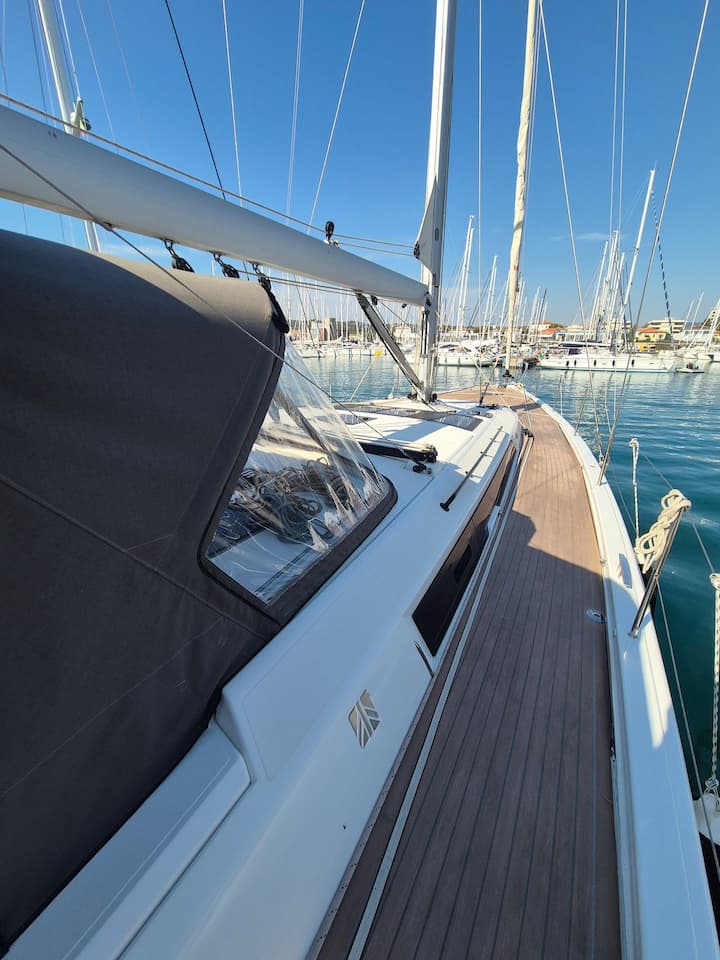  Barca a vela Dufour 530 (2023) per Noleggio, overcloccabile Castiglioncello | #27024 - 8