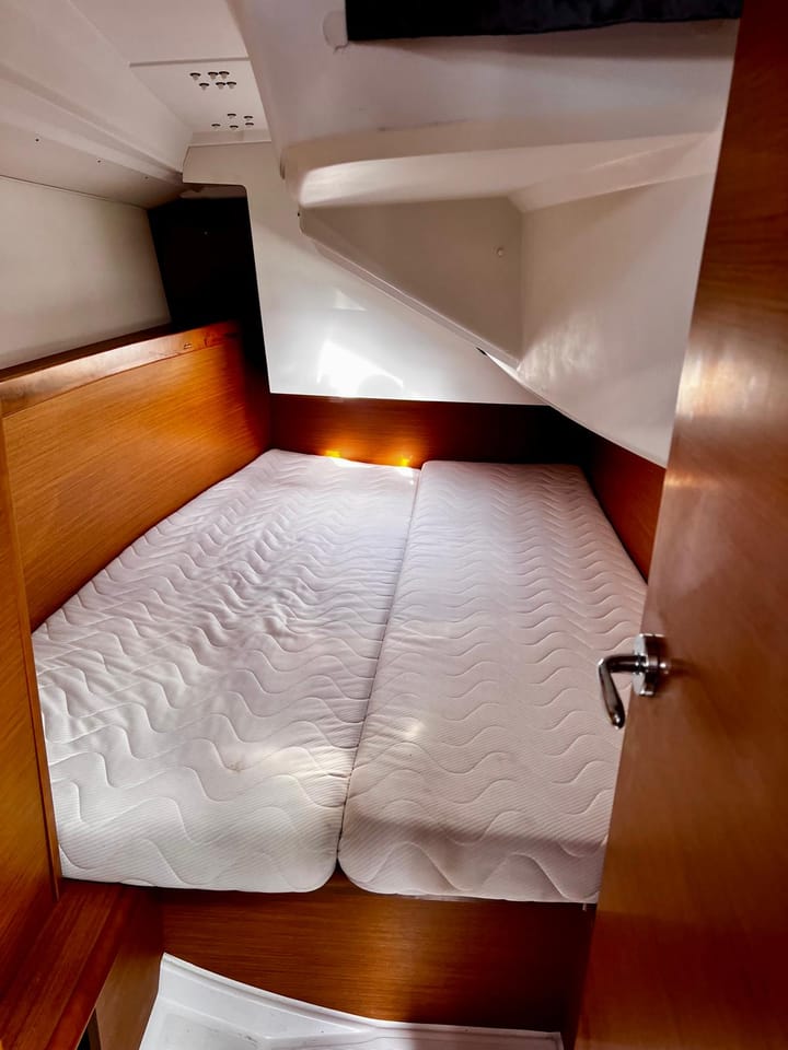  Zeilboot Jeanneau Sun Odyssey 349 (2015) voor Charter - Vigo | #27162 - 8