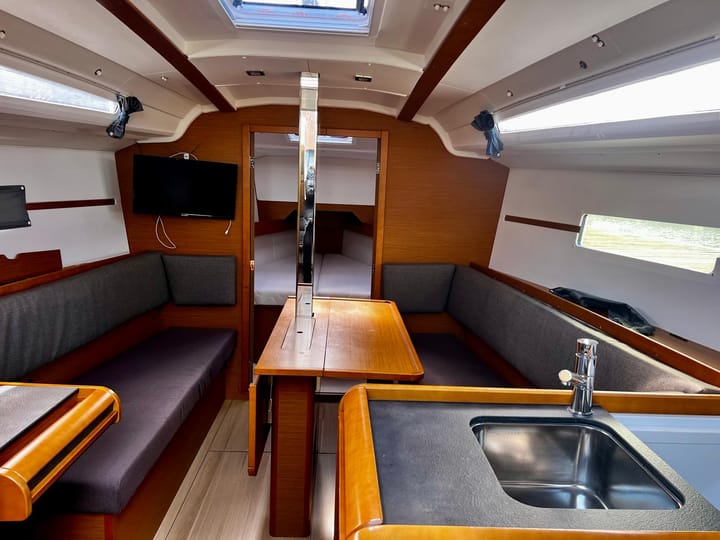  Zeilboot Jeanneau Sun Odyssey 349 (2015) voor Charter - Vigo | #27162 - 2