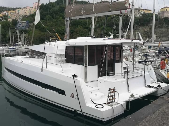 Bali,  4.1 (2019) - #27543