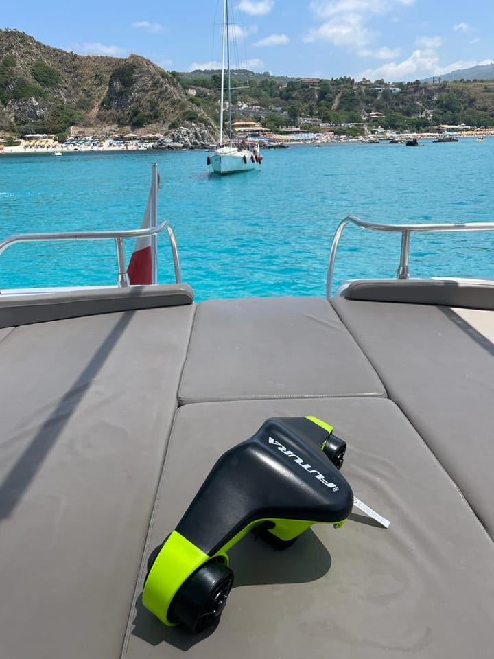 Fait sur mesure Yacht à moteur (1992) for Charter - Salerne | #27827 - 3