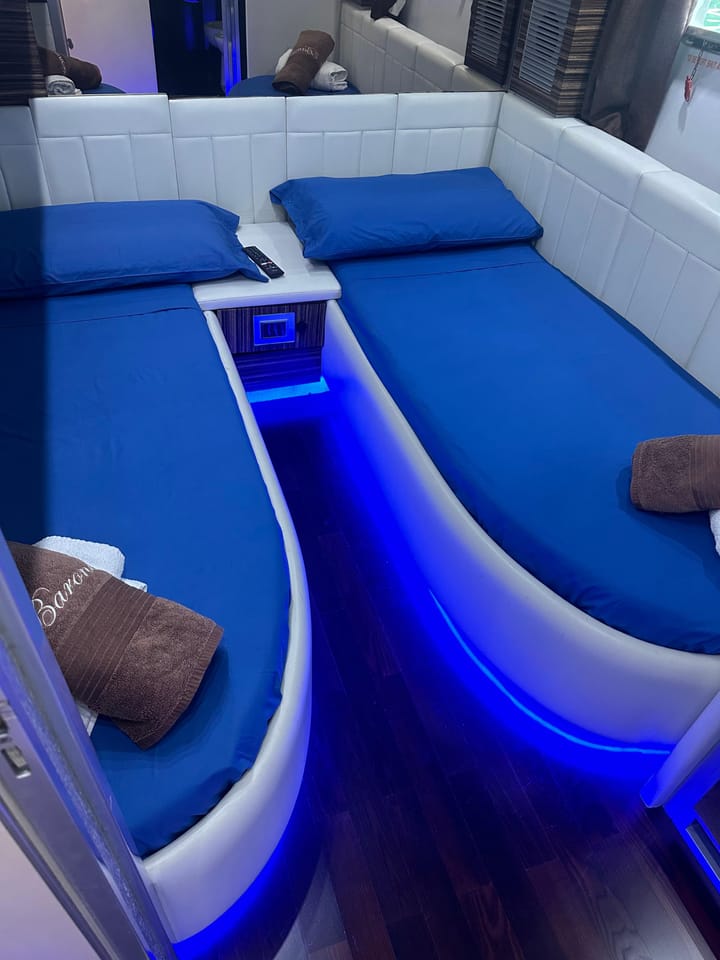 Fait sur mesure Yacht à moteur (1992) for Charter - Salerne | #27827 - 13