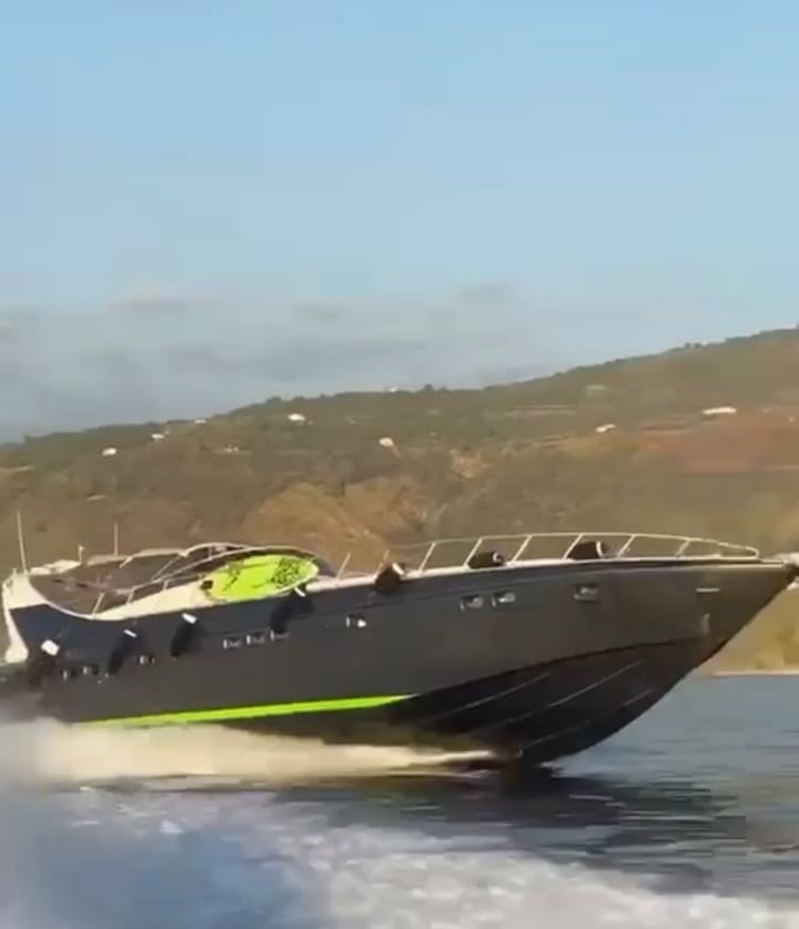 Fait sur mesure Yacht à moteur (1992) for Charter - Salerne | #27827 - 8