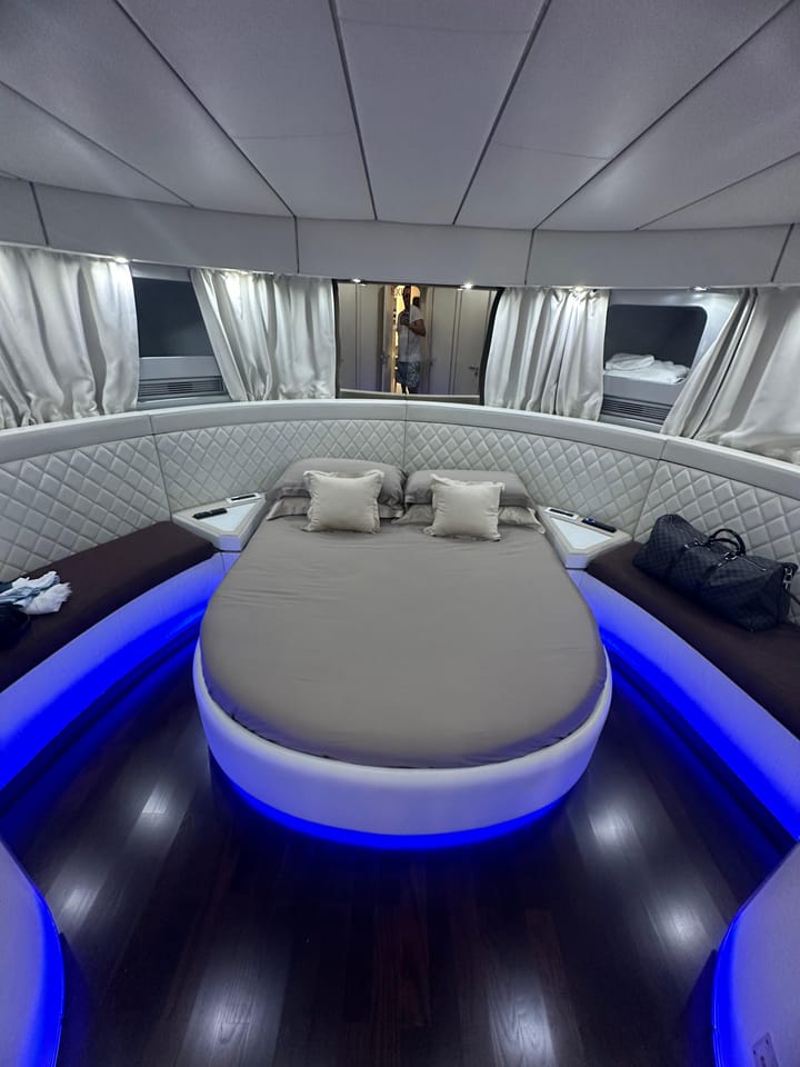 Fait sur mesure Yacht à moteur (1992) for Charter - Salerne | #27827 - 10