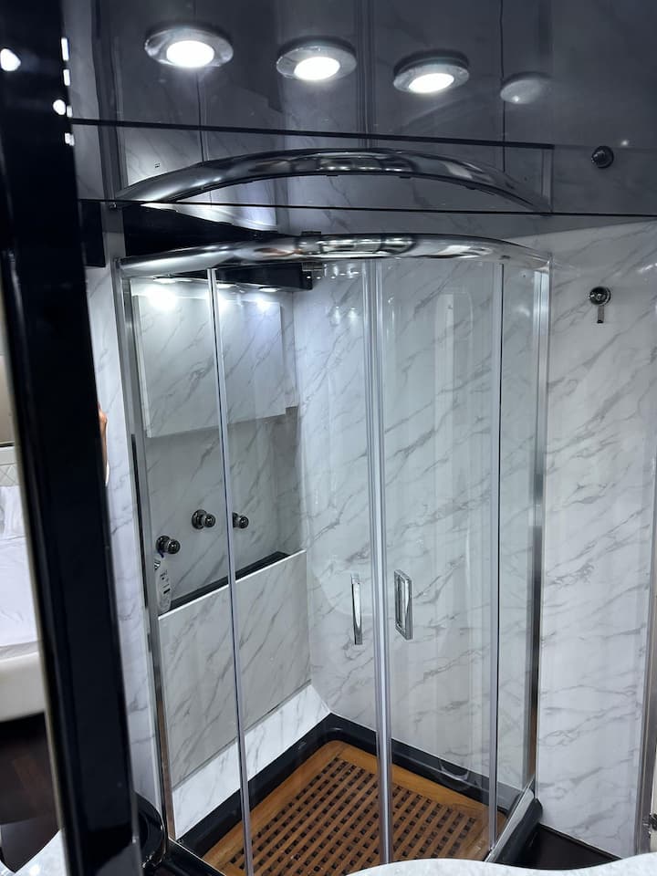 Custom Made Motor Yacht (1992) for Charter - Salerno | #27827 - 7