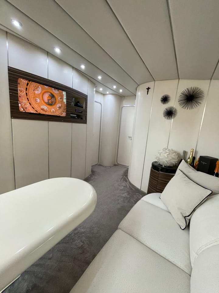 Fait sur mesure Yacht à moteur (1992) for Charter - Salerne | #27827 - 12