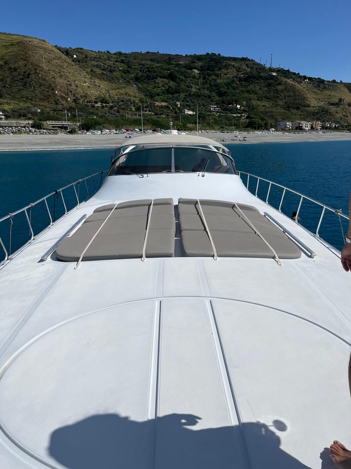 Fait sur mesure Yacht à moteur (1992) for Charter - Salerne | #27827 - 9