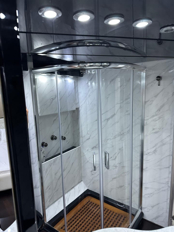 Fait sur mesure Yacht à moteur (1992) for Charter - Salerne | #27827 - 7