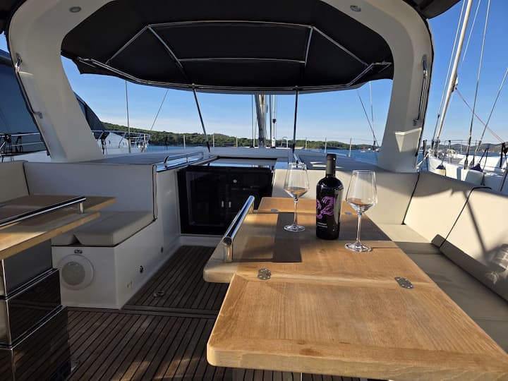 Sailboat Beneteau Oceanis 62 (2017) for Charter - Kaštel Gomilica | #27941 - 8