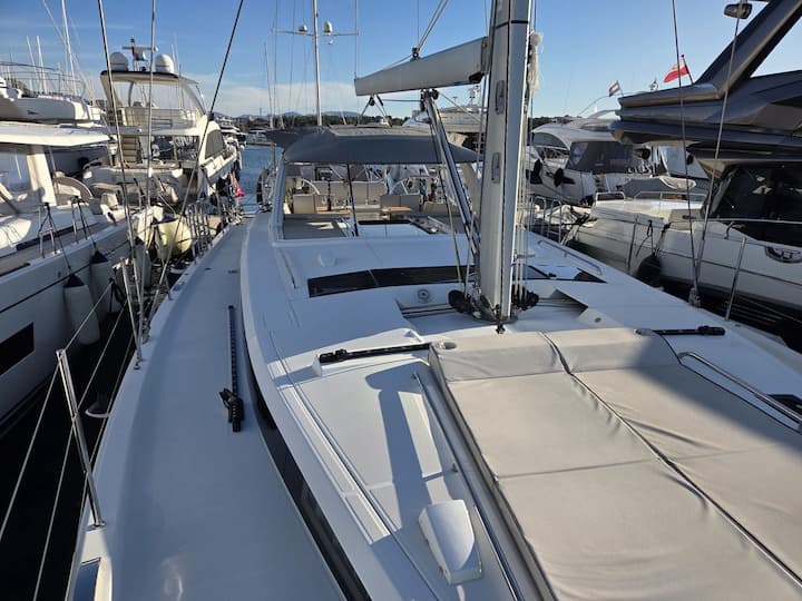 Sailboat Beneteau Oceanis 62 (2017) for Charter - Kaštel Gomilica | #27941 - 29