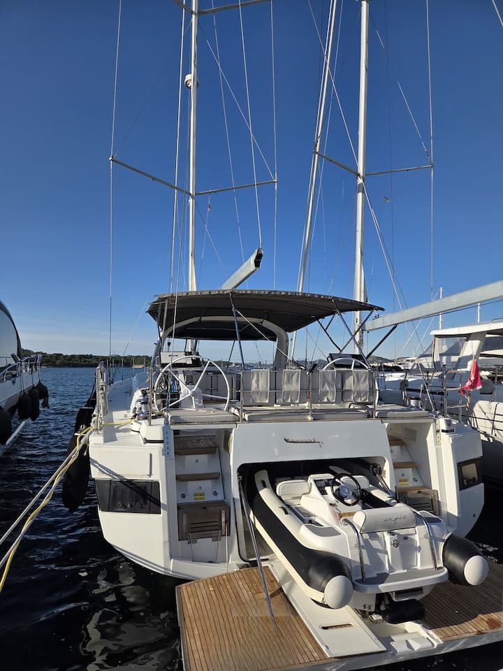 Sailboat Beneteau Oceanis 62 (2017) for Charter - Kaštel Gomilica | #27941 - 4