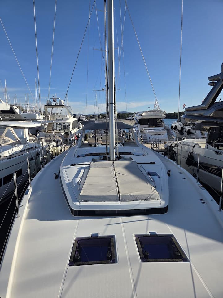 Sailboat Beneteau Oceanis 62 (2017) for Charter - Kaštel Gomilica | #27941 - 9