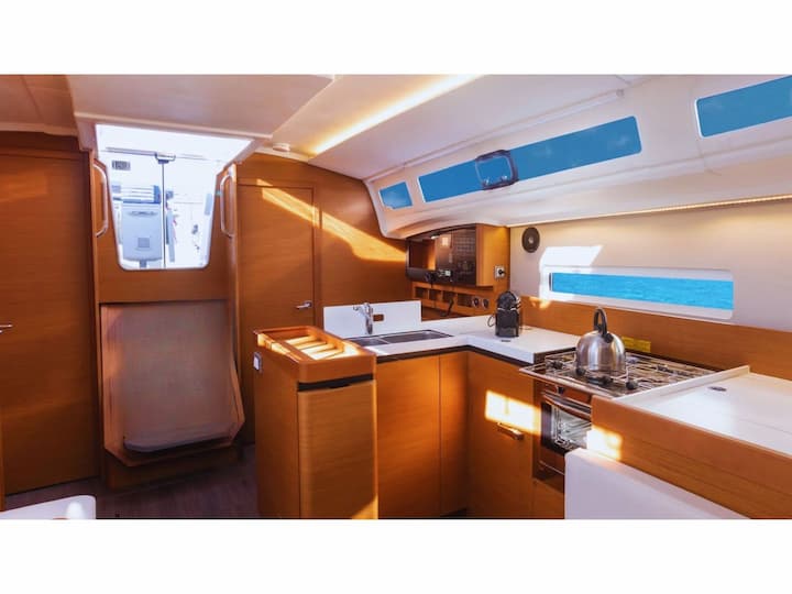  Barca a vela Jeanneau Sun Odyssey 410 (2021) per Noleggio, overcloccabile Vibo Marina | #28022 - 2