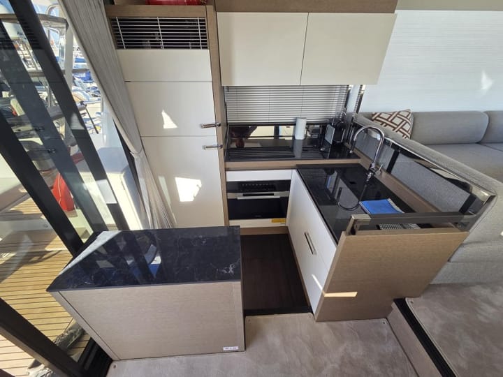 Motor Yacht Prestige 520 Fly (2024) for Charter - Šibenik | #28029 - 5