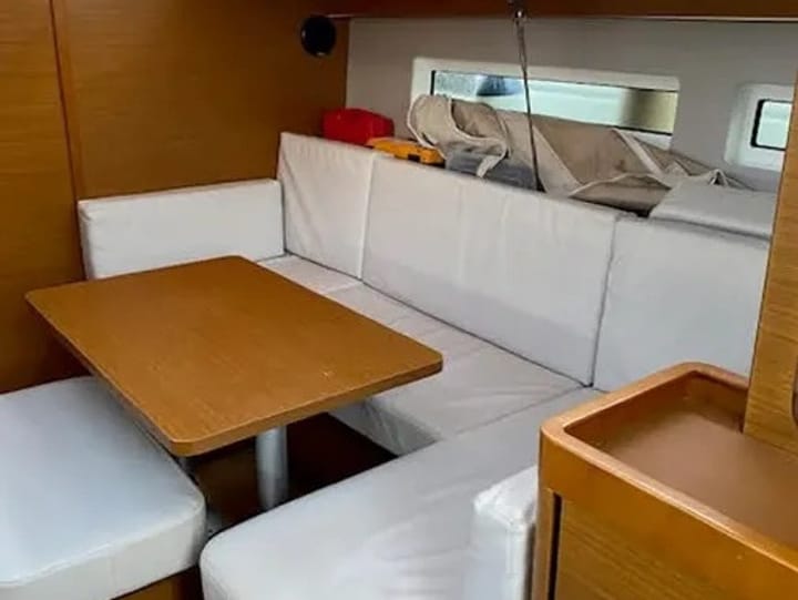 Voilier Jeanneau Sun Odyssey 440 (2018) pour Charter - Paros | #2832 - 2