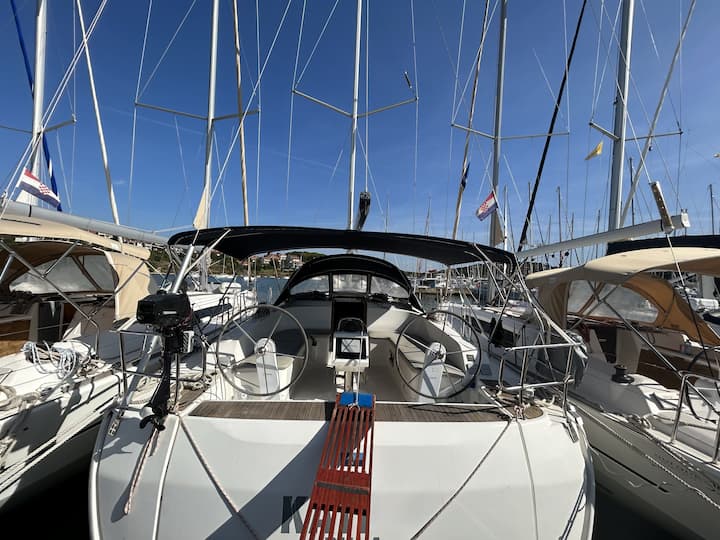 Sailboat Bavaria 46 Cruiser (2015) for Charter - Pula | #3552 - 4