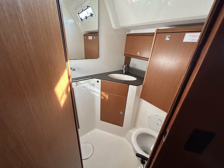 Sailboat Bavaria 46 Cruiser (2015) for Charter - Pula | #3552 - 18