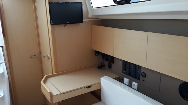 Voilier Beneteau Oceanis 38 (2015) pour Charter - Medulin | #3570 - 14