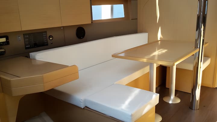 Voilier Beneteau Oceanis 38 (2015) pour Charter - Medulin | #3570 - 8