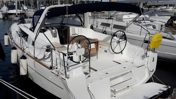 Voilier Beneteau Oceanis 38 (2015) pour Charter - Medulin | #3570 - 3