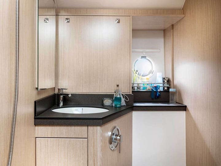 Motorboat Bavaria E40 Fly (2018) for Charter - Biograd | #3803 - 8